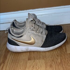 Nike roshe 2 gray and Gold Sneakers